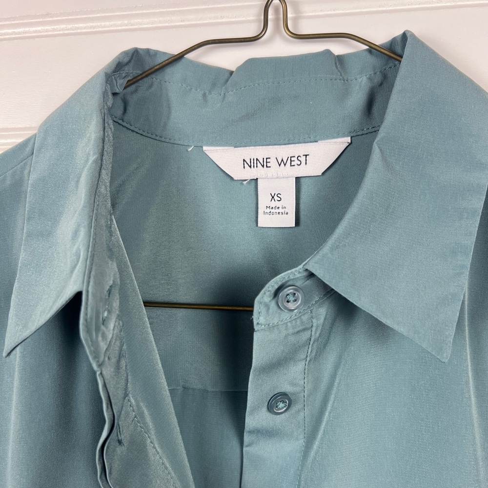 Nine West Women’s blue/green button down Shirt - Picture 5 of 5